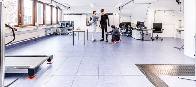 El suelo modular de RK Rose+Krieger ya ha demostrado su valía en el laboratorio de movimiento del Instituto Fraunhofer IPA de Stuttgart