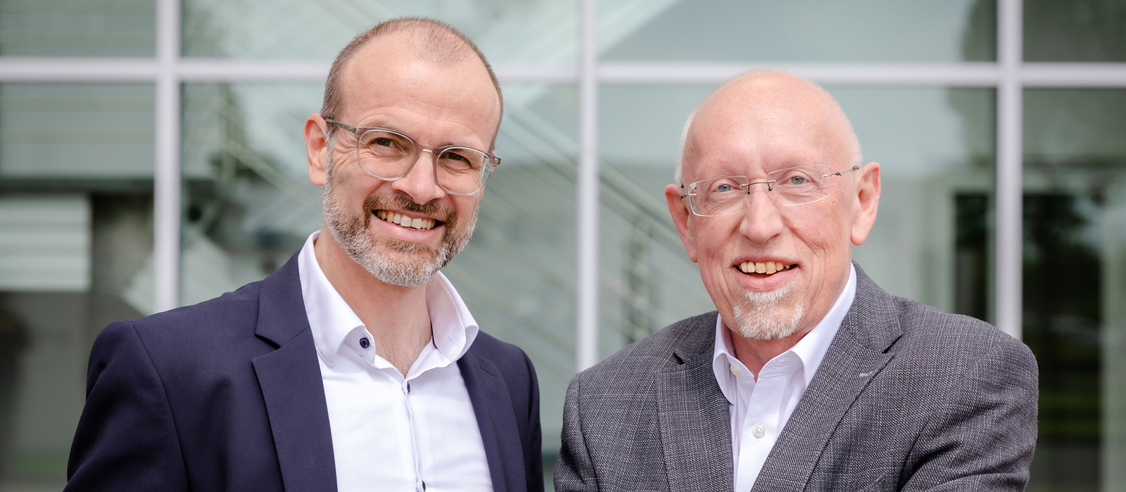 The departing Managing Director of RK Rose+Krieger GmbH, Hartmut Hoffmann (left), and his successor, Dr.-Ing. Gregor Langer (right), who takes over on 1 July 2021