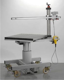 Mobile, rotatable and height-adjustable measuring table